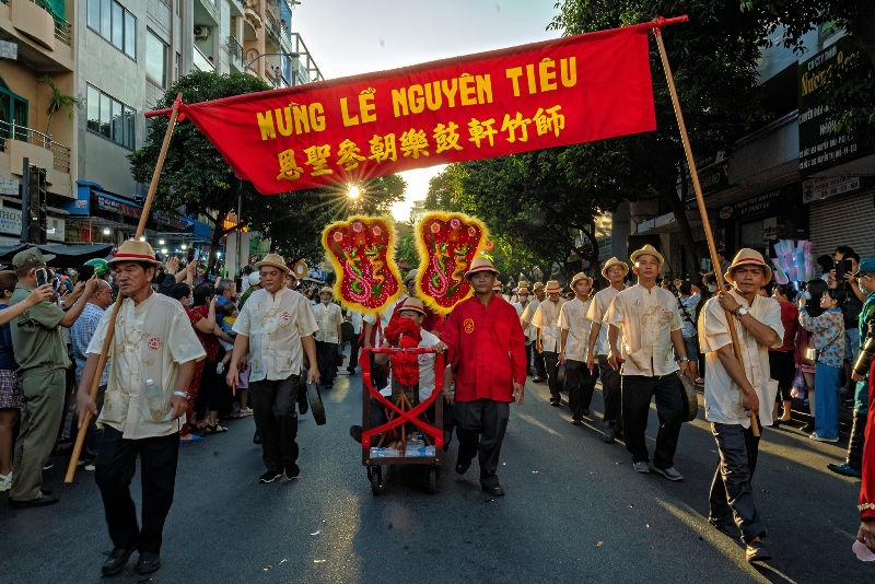 136. Di sản văn hóa phi vật thể quốc gia Tết Nguyên Tiêu của đồng bào Hoa – Lê Hoàng Mến