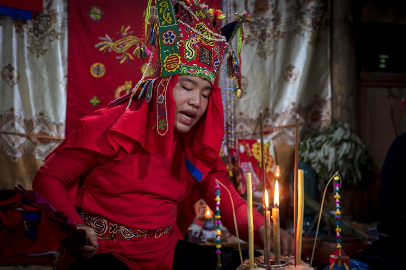 144.Nghi lễ  lễ cầu an giải hạn Then Khoăn của người Tày-Phạm Quốc Dũng