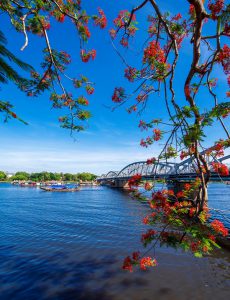 107. Lễ hội trên sông Hương – Nguyễn Anh Tuấn