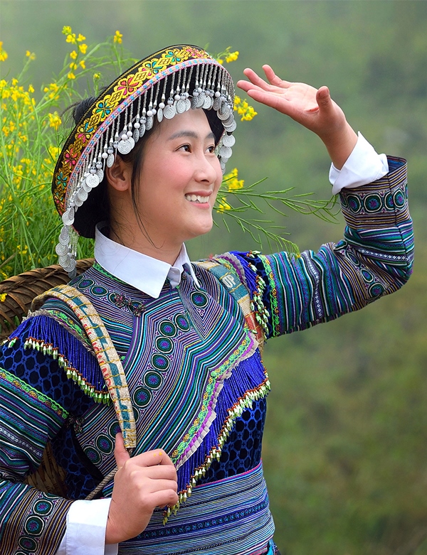 121. Nét duyên cô gái Mông – Võ Văn Hoàng