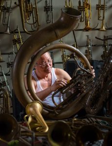 140. Nghệ nhân kèn đồng – Nguyễn Thị Thúy Hằng