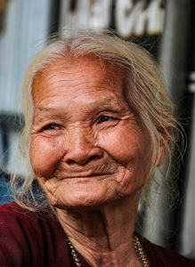 145. Cụ bà ở chọ Phúc Hạ – Trần Đức Duy