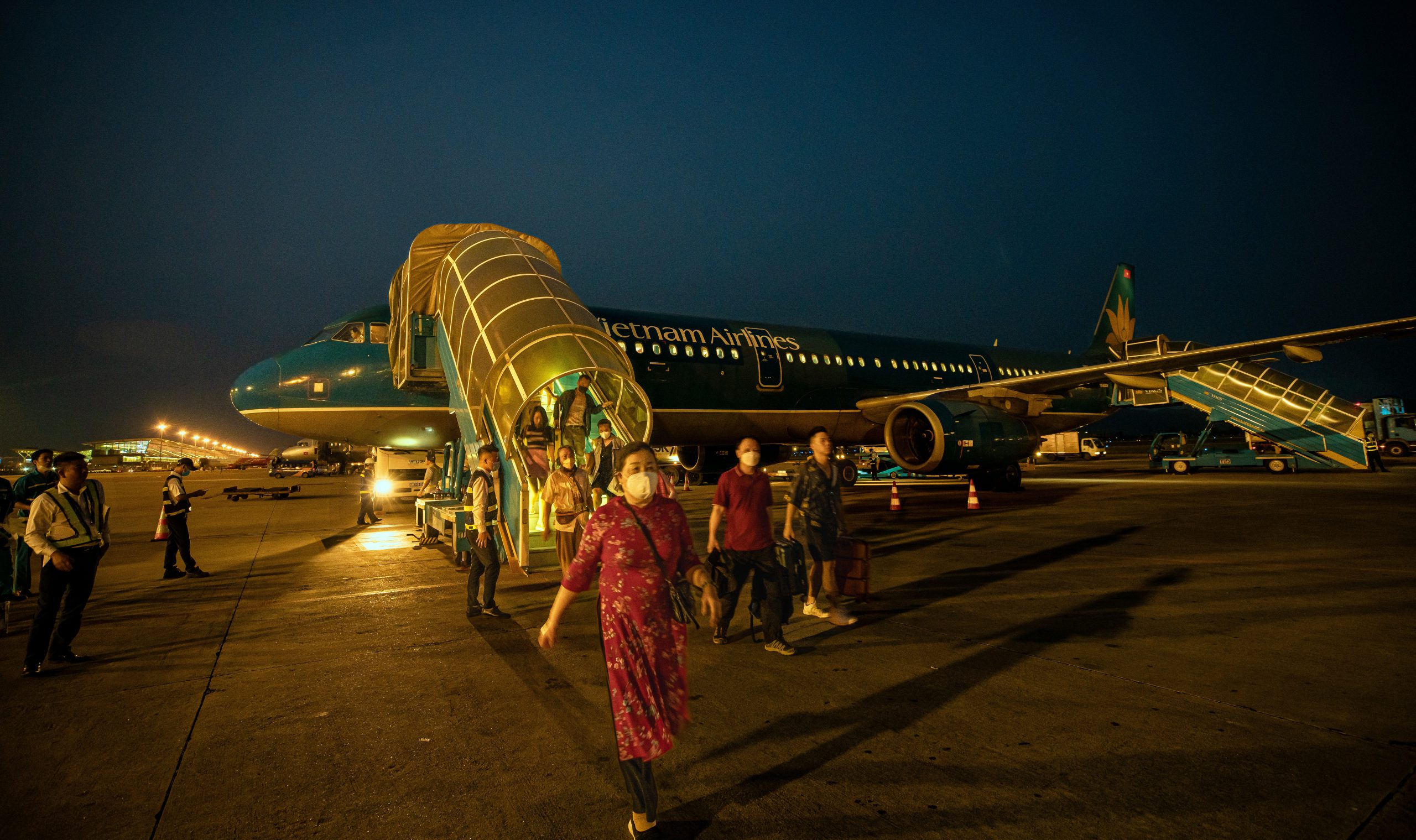 15.Một chuyến bay đêm của Vietnam Airlines – Phạm Thị Hồng Hạnh