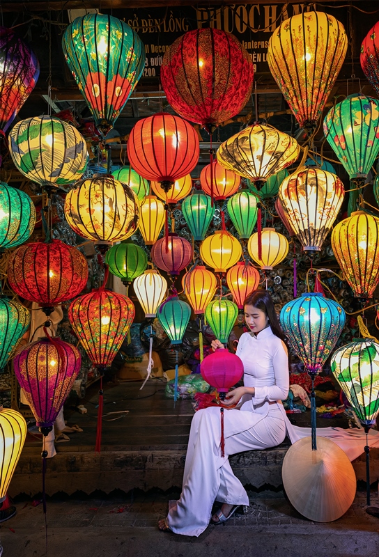 162. Áo dài đèn lồng – Lê Việt Khánh
