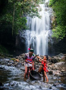 198. Ông và cháu – Nguyễn Hải