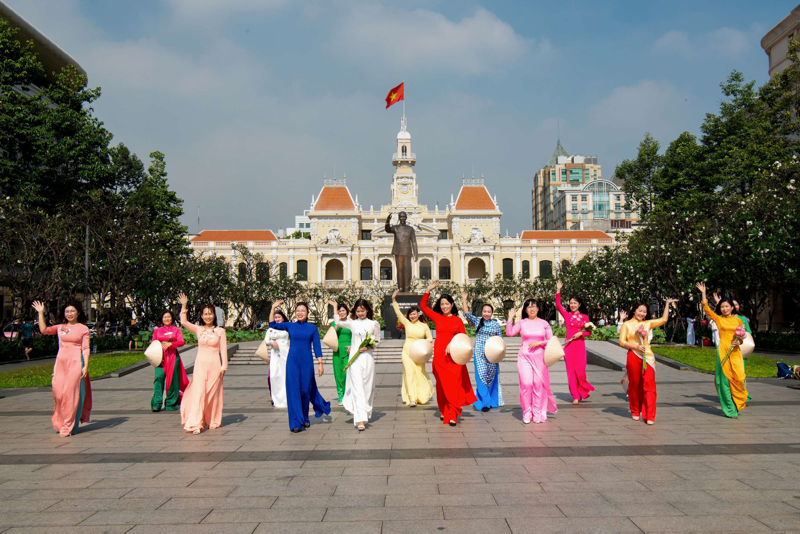 179. Áo dài Di sản trong lòng người Việt Nam – Nguyễn Thị Thúy Hằng
