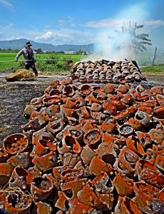 245. Đốt gốm Chăm – Phạm Minh Giảng