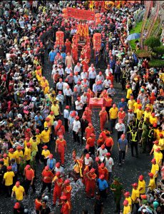 272. Đám rước – Phạm Minh Giảng