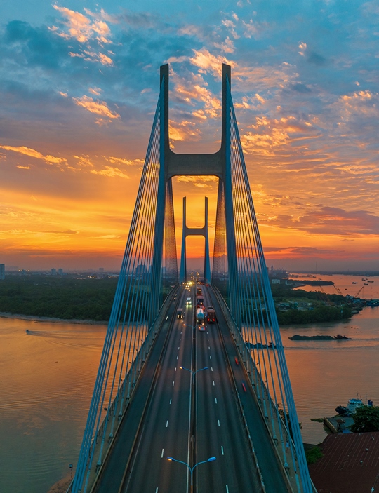 431. Bình minh cầu Phú Mỹ – Lê Hoàng Mến