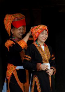 470. Khăn Tầm phjả của người Dao – Nguyễn Sơn Tùng