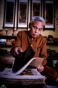 523. Nghệ nhân làm tranh Đông Hồ – Nguyễn Văn Trường