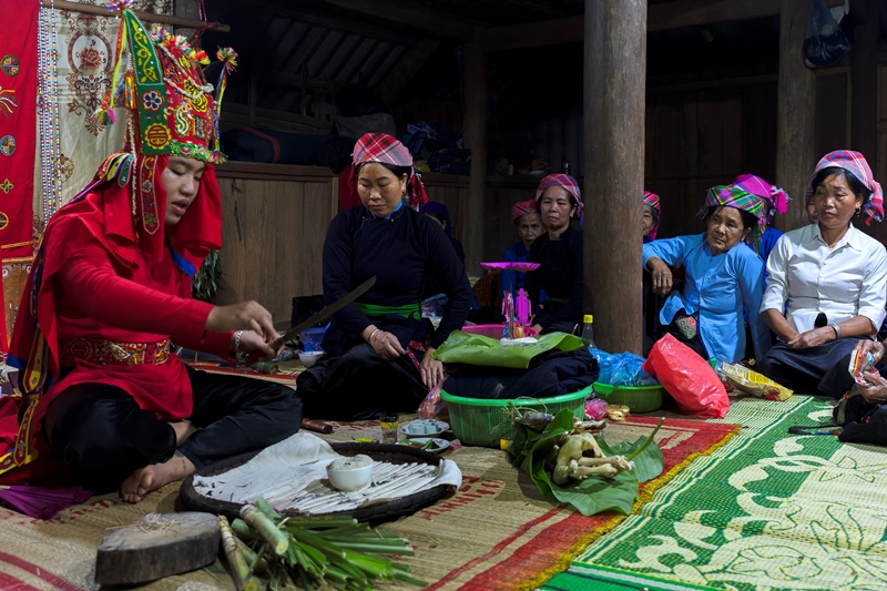 144.Nghi lễ  lễ cầu an giải hạn Then Khoăn của người Tày-Phạm Quốc Dũng