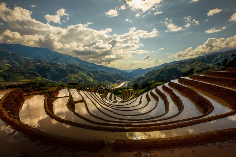 133. Hoàng Hôn lộng lẫy trên ruộng bậc thang Mù Cang Chải mùa nước đổ – Nguyễn Thị Chiều Xuân