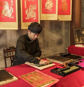 143.Tranh dân gian dát vàng-Bùi Thị Phương Thanh