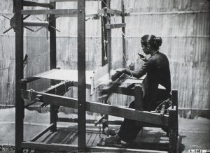 Ươm tơ dệt lụa