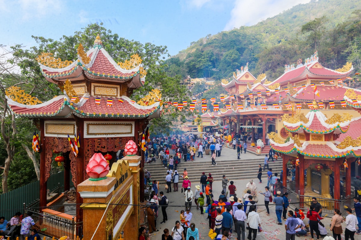 hành hương đến Núi Bà Đen đón Tết miền Nam