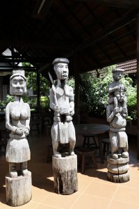 Buôn làng trong phố