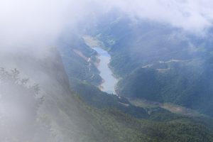 Hòa vào dòng sông mây kì ảo