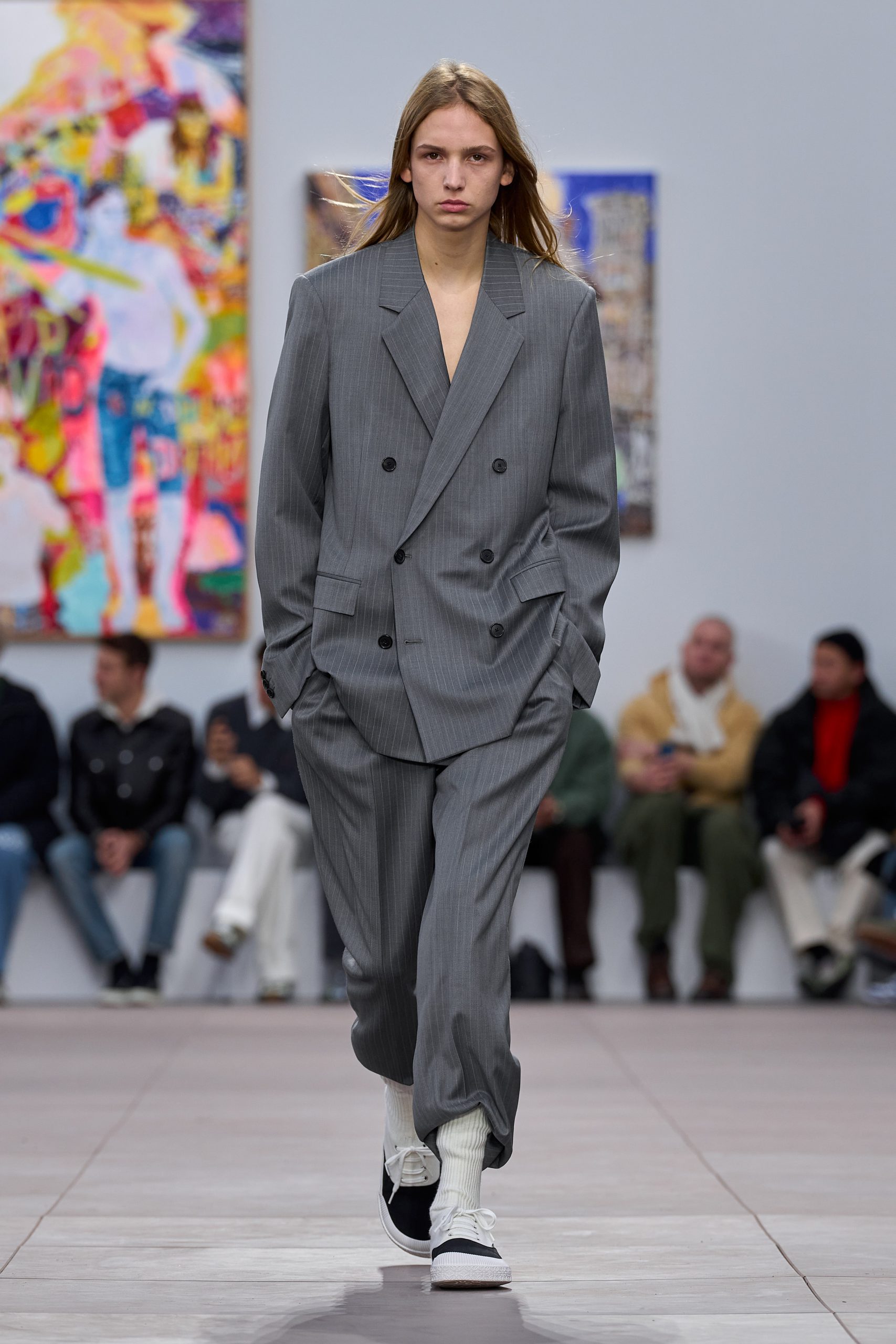 LOEWE_ FW24_MW_SHOW_RUNWAY_LOOK_10