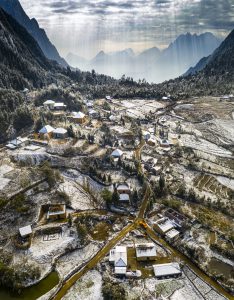 Snowfall on Mount Nhiu Co San