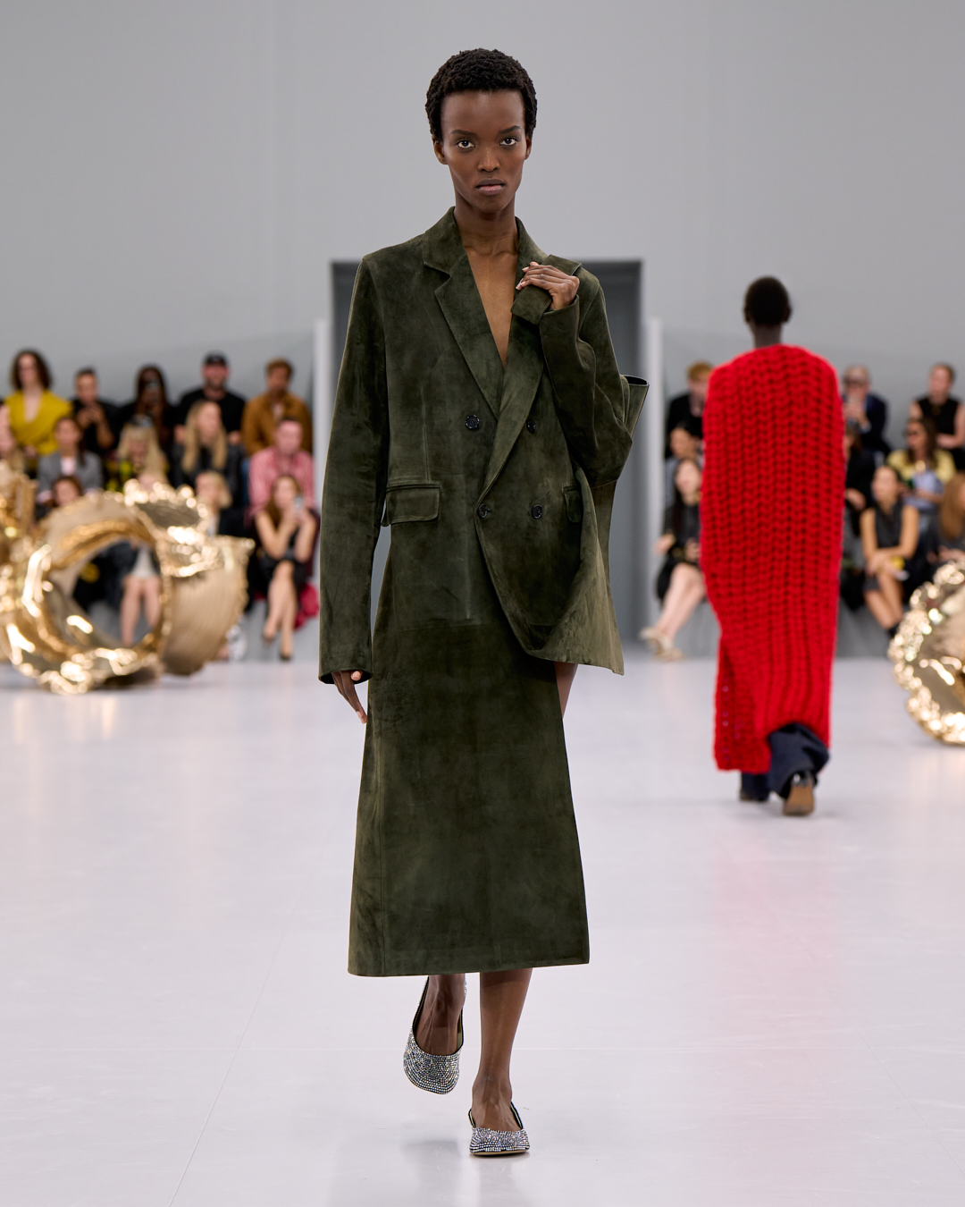 LOEWE_SS24_MW_SHOW_RUNWAY_LOOK_12_FRONT_RGB_CROPPED_4X5_12