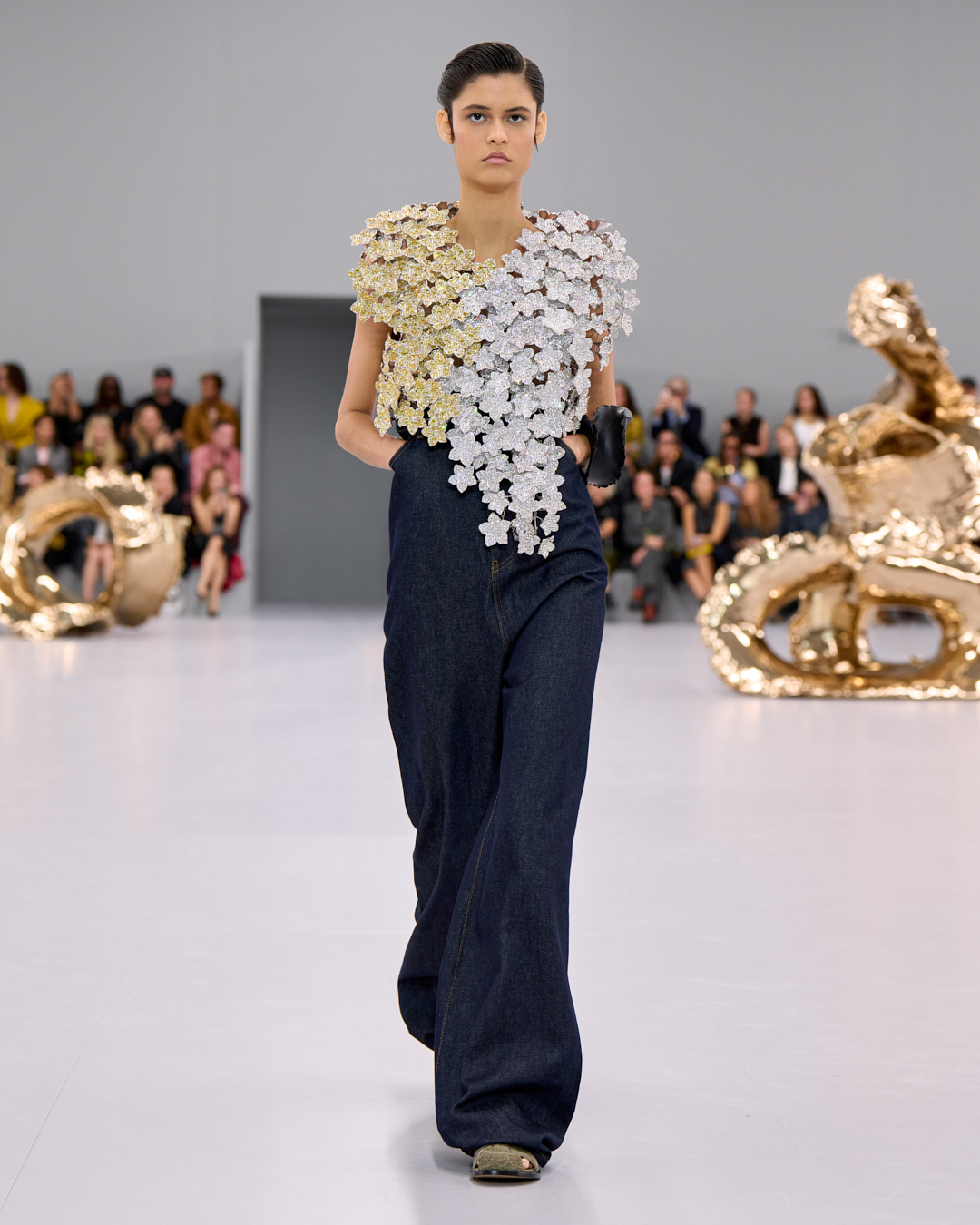 LOEWE_SS24_MW_SHOW_RUNWAY_LOOK_15_FRONT_RGB_CROPPED_4X5_15