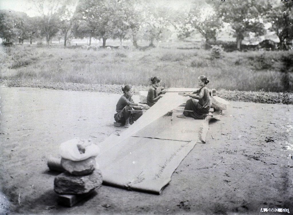 Người Phụ Nữ Căn Vải 1024x751