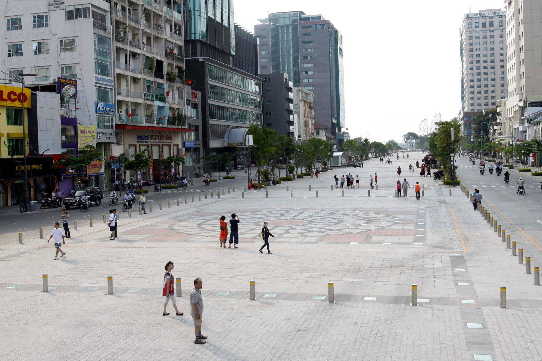 địa điểm check in sài gòn phố đi bộ Nguyễn Huệ
