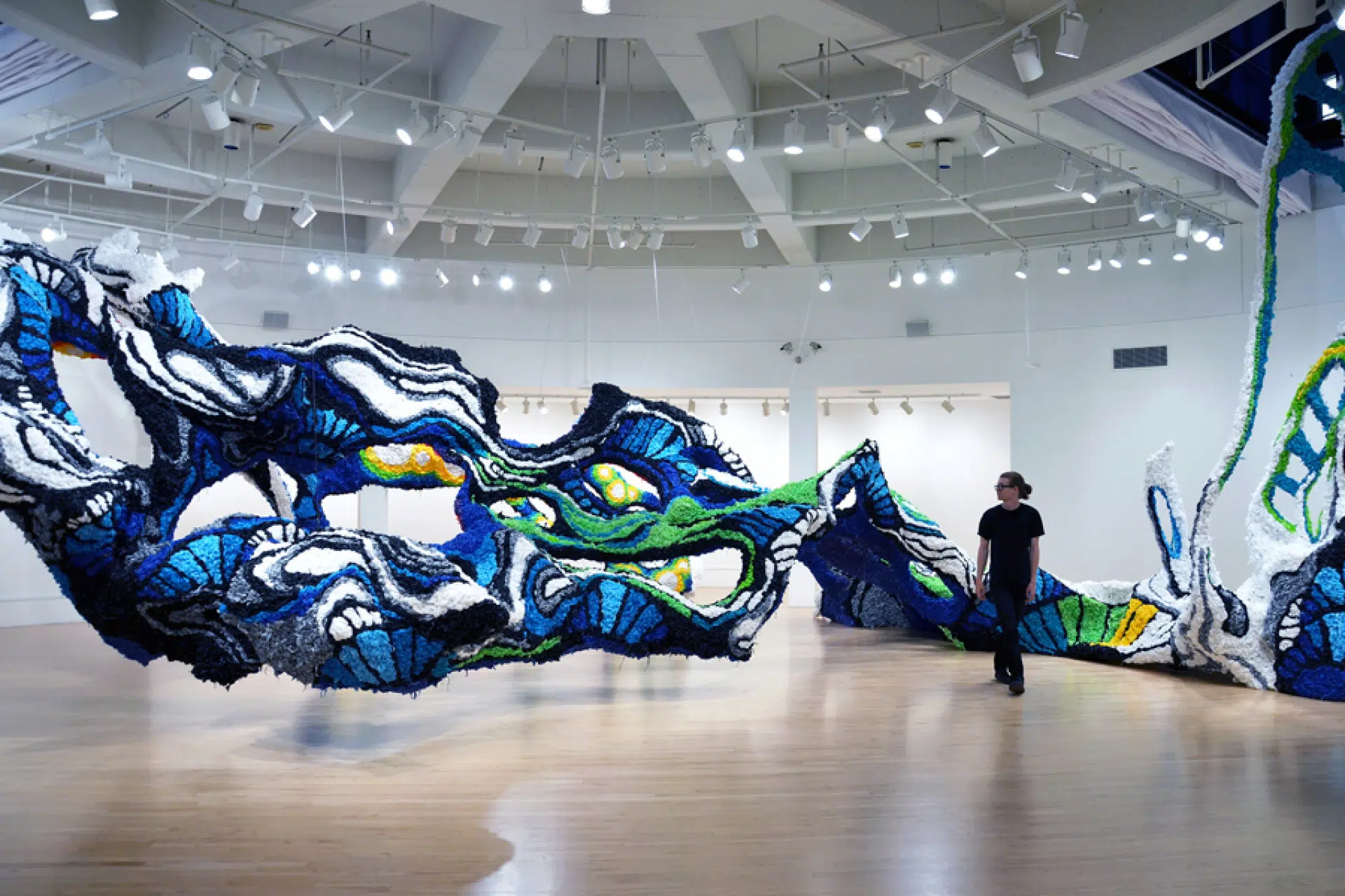Tác phẩm “Flux” của Crystal Wagner được tạo ra dựa trên các loại hình nghệ thuật đương đại