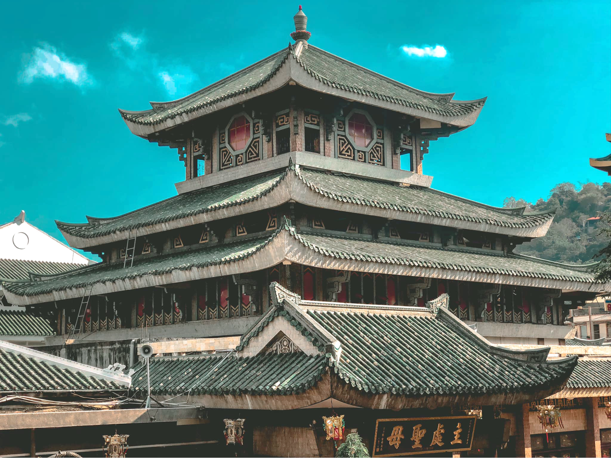Miếu Bà Chúa Xứ Núi Sam địa điểm tâm linh thu hút hàng nghìn du khách hàng năm