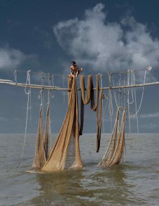 Những ngư dân “làm xiếc” trên biển