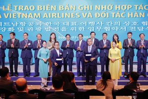 Vietnam Airlines kỷ niệm 30 năm đường bay thẳng và chào đón hành khách thứ 15 triệu giữa Việt Nam – Hàn Quốc