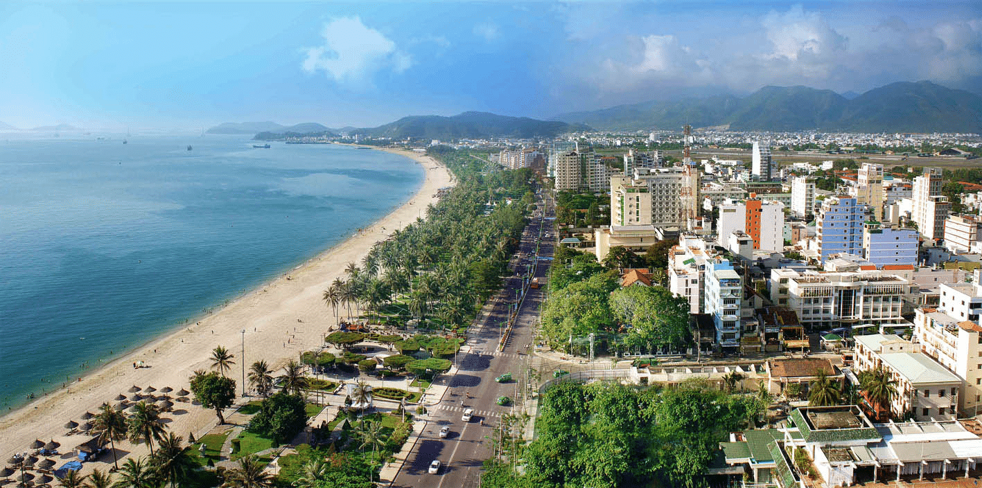 Bãi Trần Phú nằm ngay trung tâm thành phố biển Nha Trang