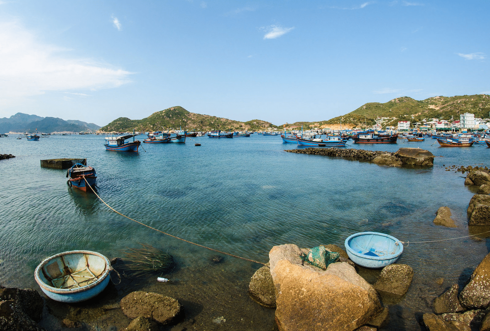 Đảo Bình Ba với làn nước trong xanh