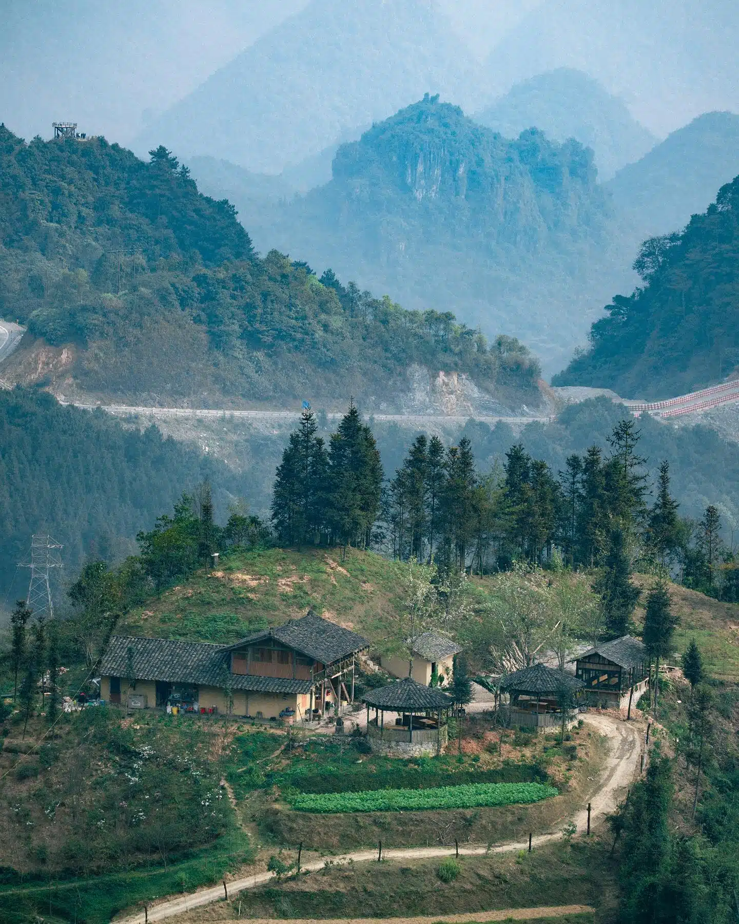 Du lịch Hà Giang khám phá cảnh sắc thiên nhiên hùng vĩ nhưng cũng đầy nên thơ
