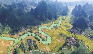 Sông thiêng miền biên viễn