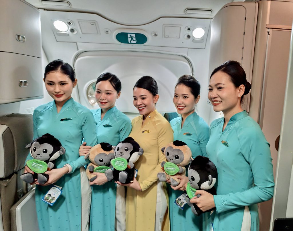 Ảnh 4. Thông Qua Hoạt Dộng Này Vietnam Airlines Mong Muốn Lan Tỏa Thông Diệp Bảo Vệ Môi Trường Và Các Loài Dộng Vật Quý Hiếm 1024x806