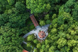 Where waters and mountains meet