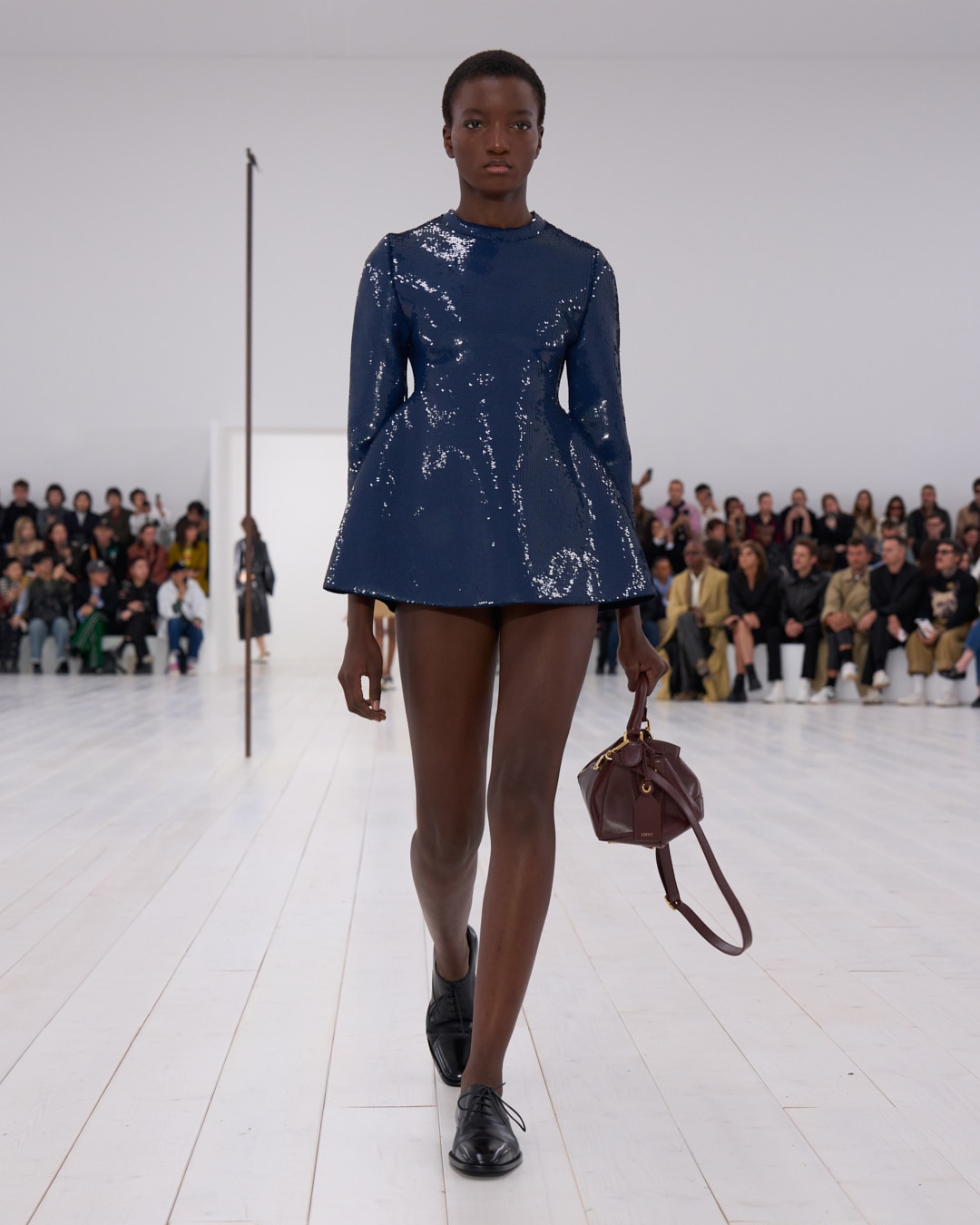 LOEWE_SS25_WW_SHOW_RUNWAY_LOOK_18_FRONT_RGB_CROPPED_4x5_18
