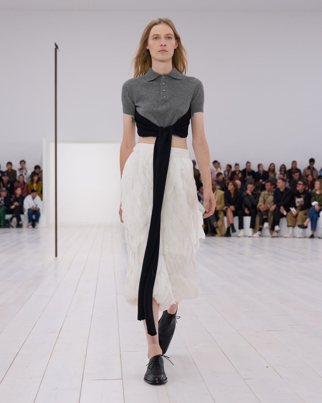 LOEWE_SS25_WW_SHOW_RUNWAY_LOOK_23_FRONT_RGB_CROPPED_4x5_23