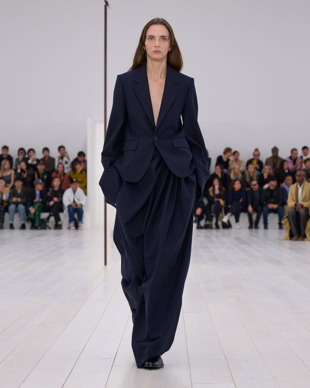 LOEWE_SS25_WW_SHOW_RUNWAY_LOOK_52_FRONT_RGB_CROPPED_4x5_52