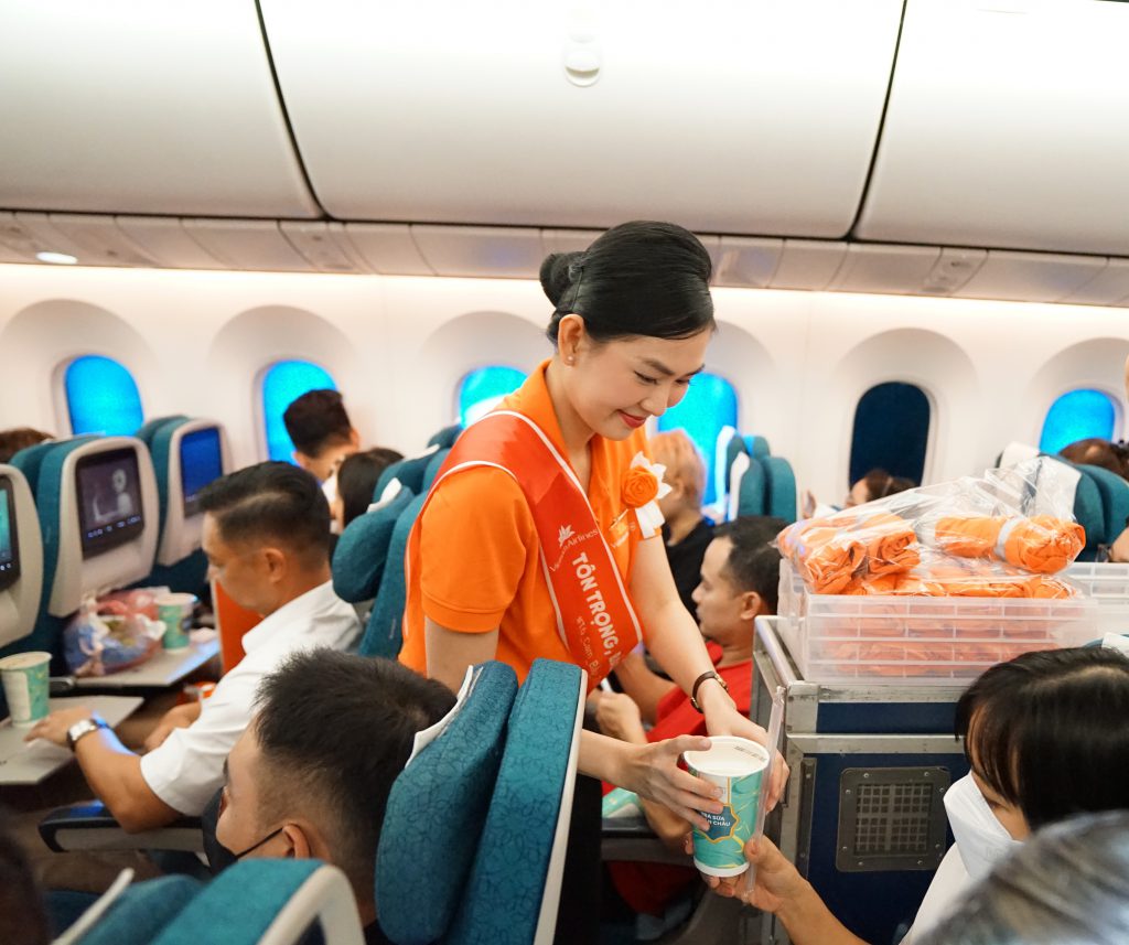 Ảnh 2 Trong Những Năm Vừa Qua Vietnam Airlines Dã Tham Gia Nhiều Hoạt Dộng Hướng Dến Xây Dựng Xã Hội Bình Dẳng 1 1024x857