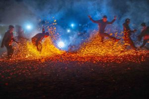 Nhảy lửa cầu may cùng người Pà Thẻn