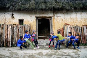 Rộn ràng Tết thiếu nhi của người Hà Nhì