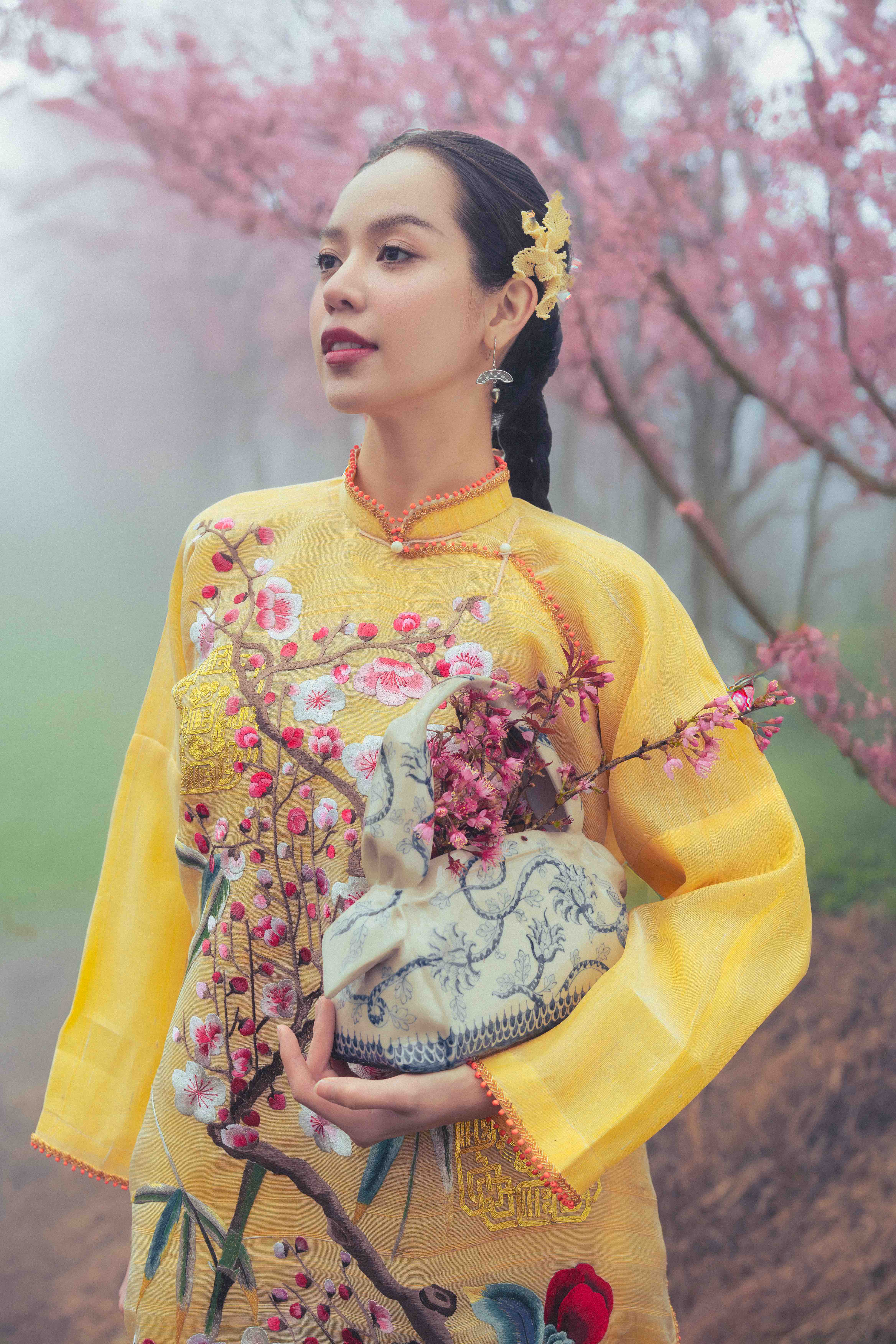 Trăm hoa đua nở