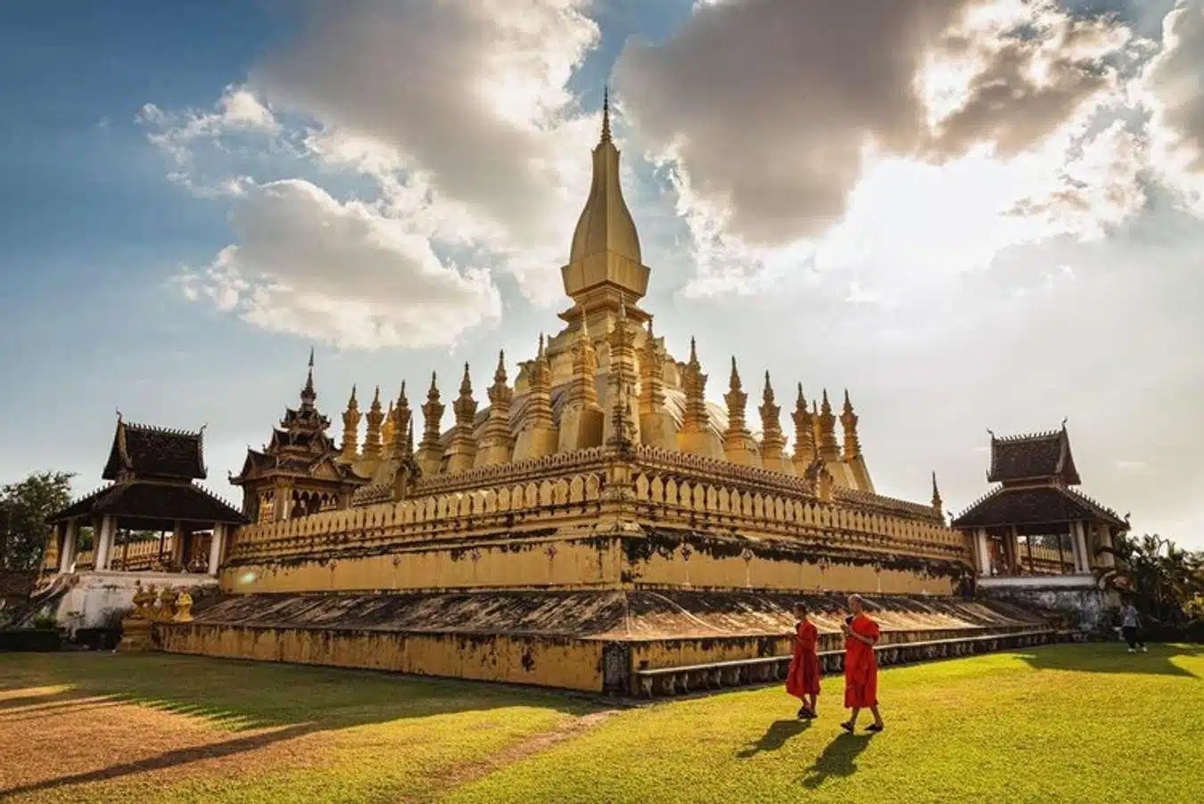 Du lịch Lào, bạn sẽ có được chiêm ngưỡng khung cảnh thiên nhiên hiền hòa và rất đỗi bình yên