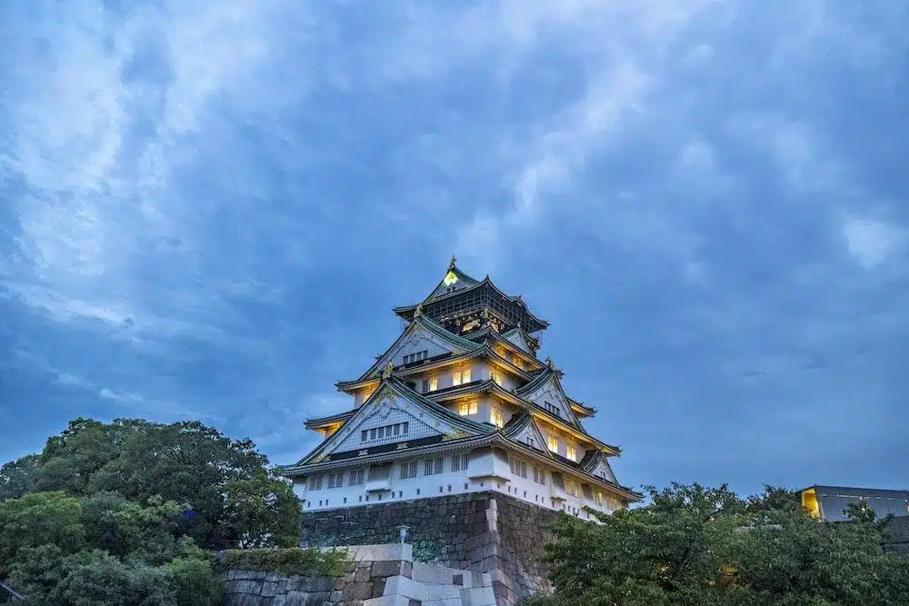Lâu đài Osaka là điểm du lịch Nhật Bản nổi tiếng, mang đậm dấu ấn lịch sử