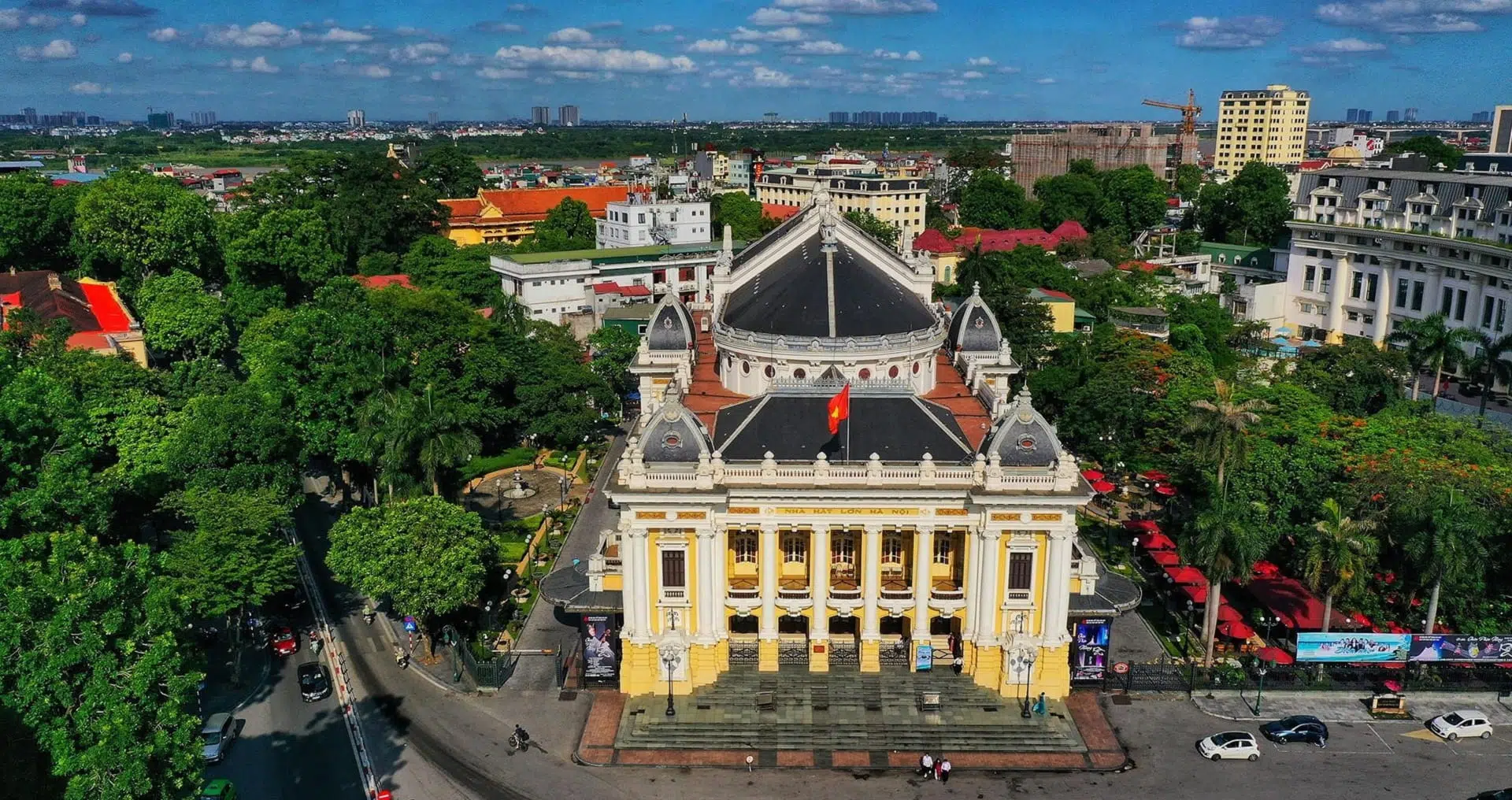 Nhà hát lớn Hà Nội nhìn từ trên cao