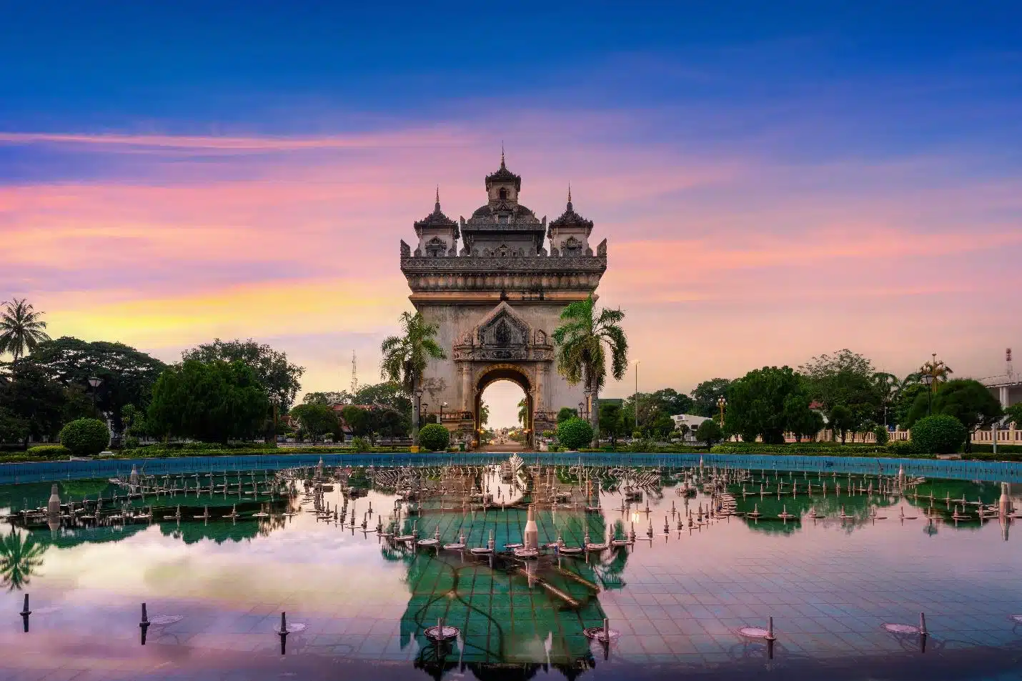 Patuxay ở thủ đô Viêng Chăn là điểm du lịch Lào cực kỳ nổi tiếng