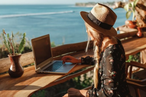 Xu hướng “digital nomad” – Kiếm tiền từ xa và dịch chuyển liên tục